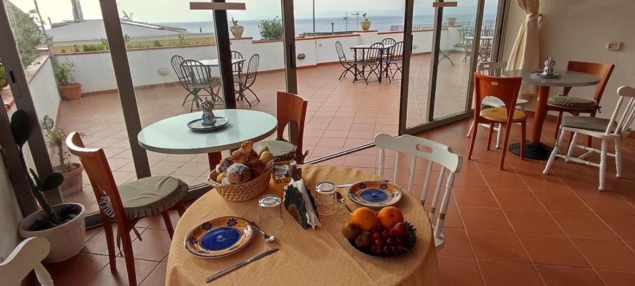 Enzo Il Negro Affittacamere Città di Lipari